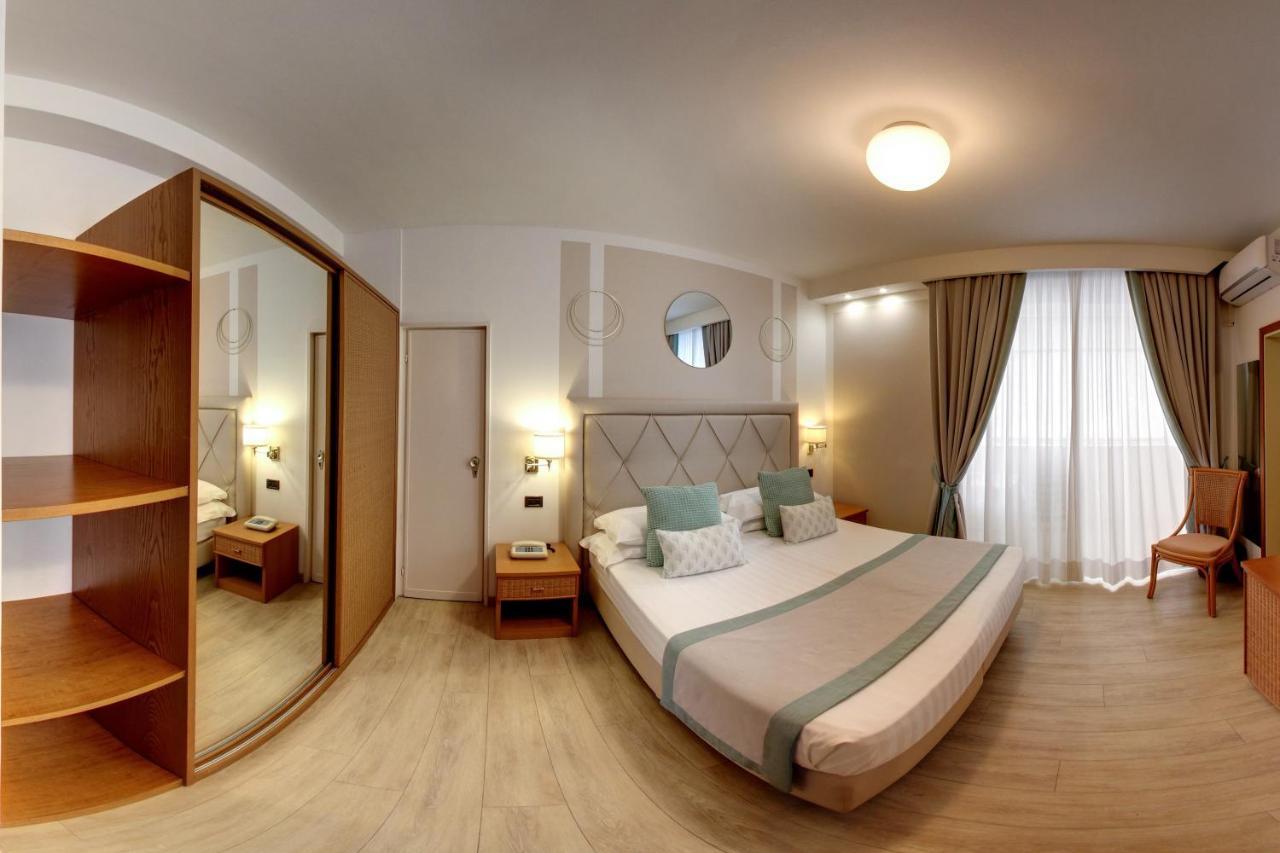 Raffaelli Park Hotel Форте-дей-Мармі Номер фото
